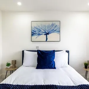 apt-4bed-large-modern-near-elizabeth-line-west-flat.brighton-hotels-england.com/